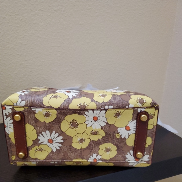 Coach Willow Signature Logo Canvas Floral Print Tote - Picture 11 of 12